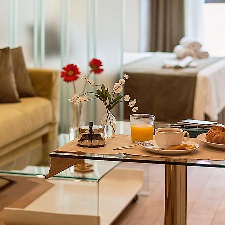 Apartamentos Suites Oficentro Deluxe Малага Номер фото