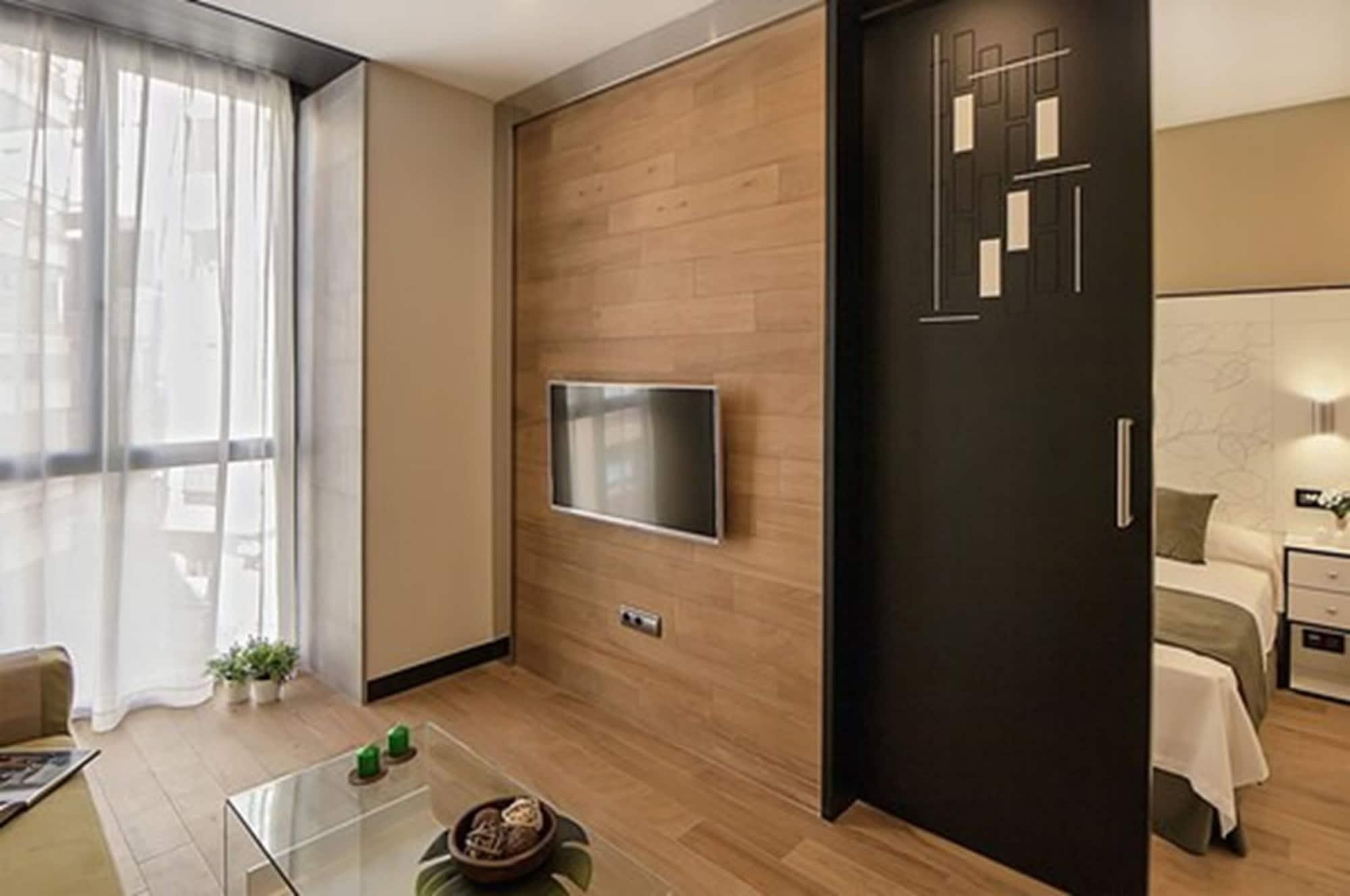 Apartamentos Suites Oficentro Deluxe Малага Экстерьер фото