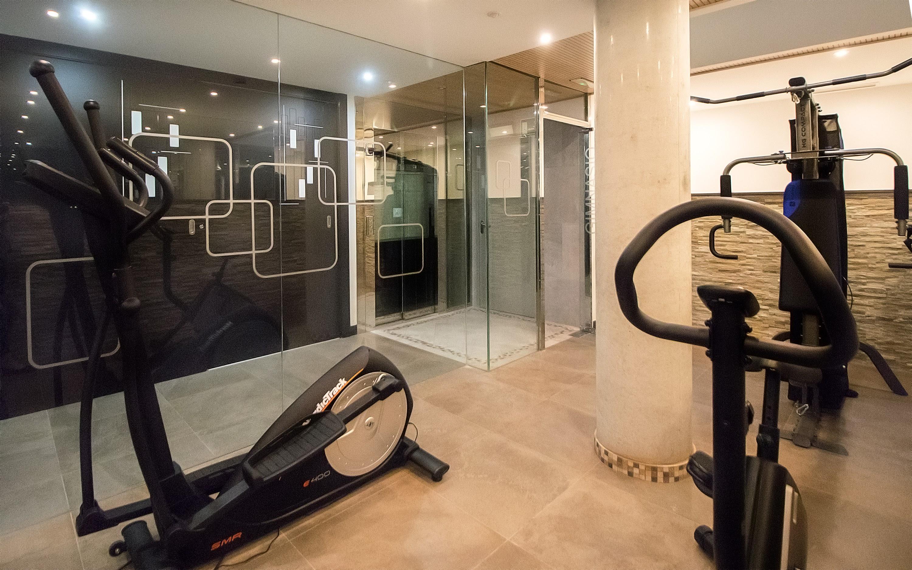 Apartamentos Suites Oficentro Deluxe Малага Экстерьер фото