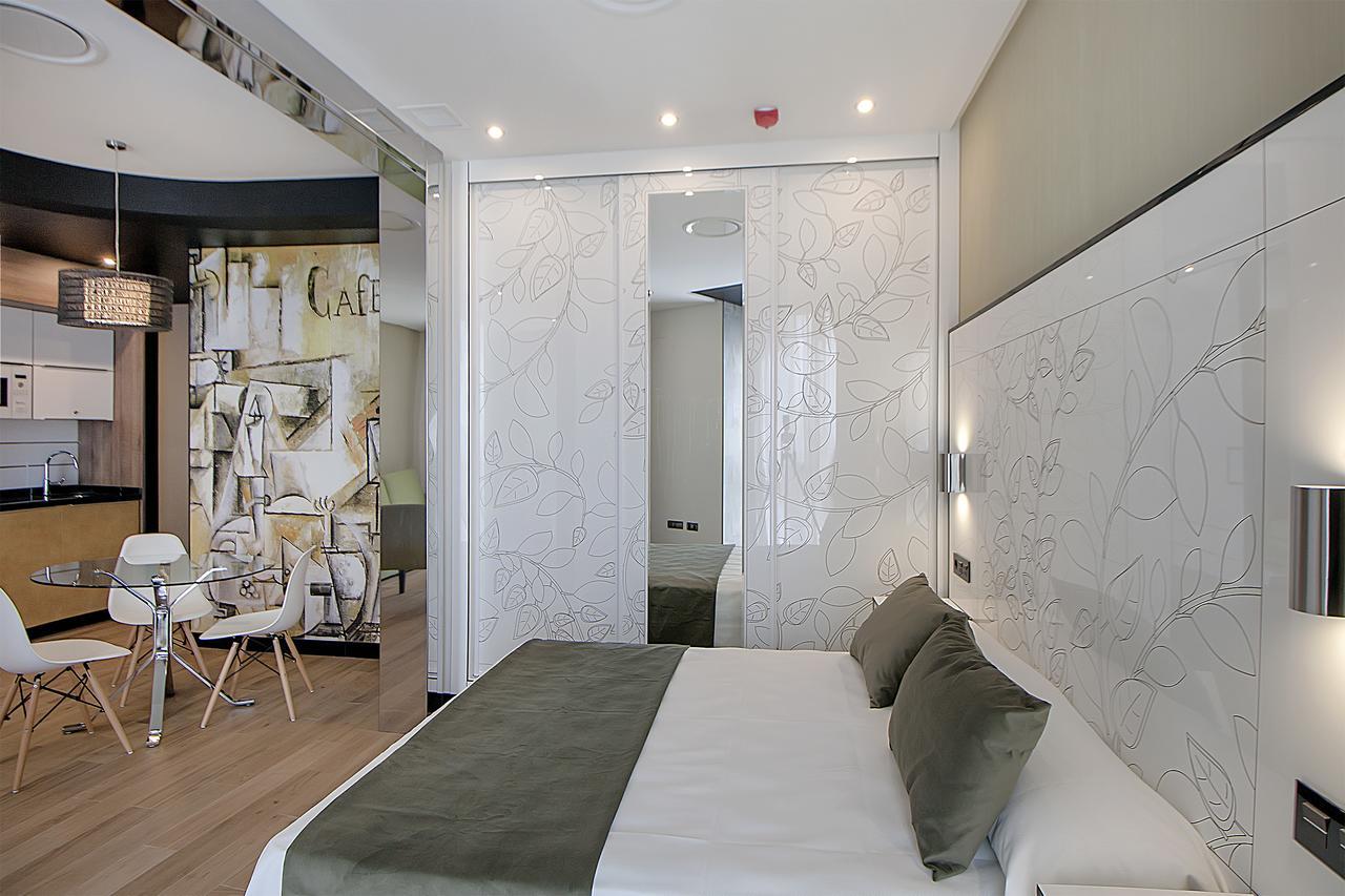 Apartamentos Suites Oficentro Deluxe Малага Экстерьер фото