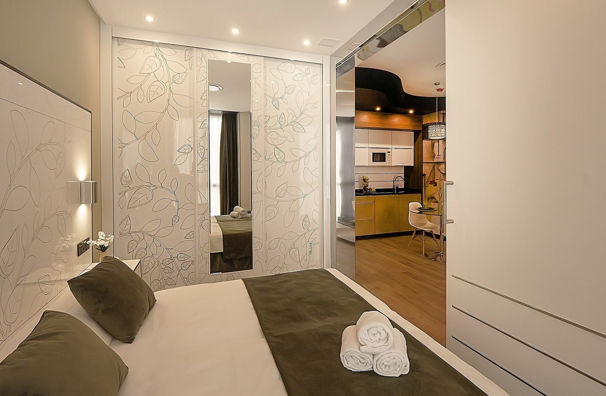 Apartamentos Suites Oficentro Deluxe Малага Экстерьер фото