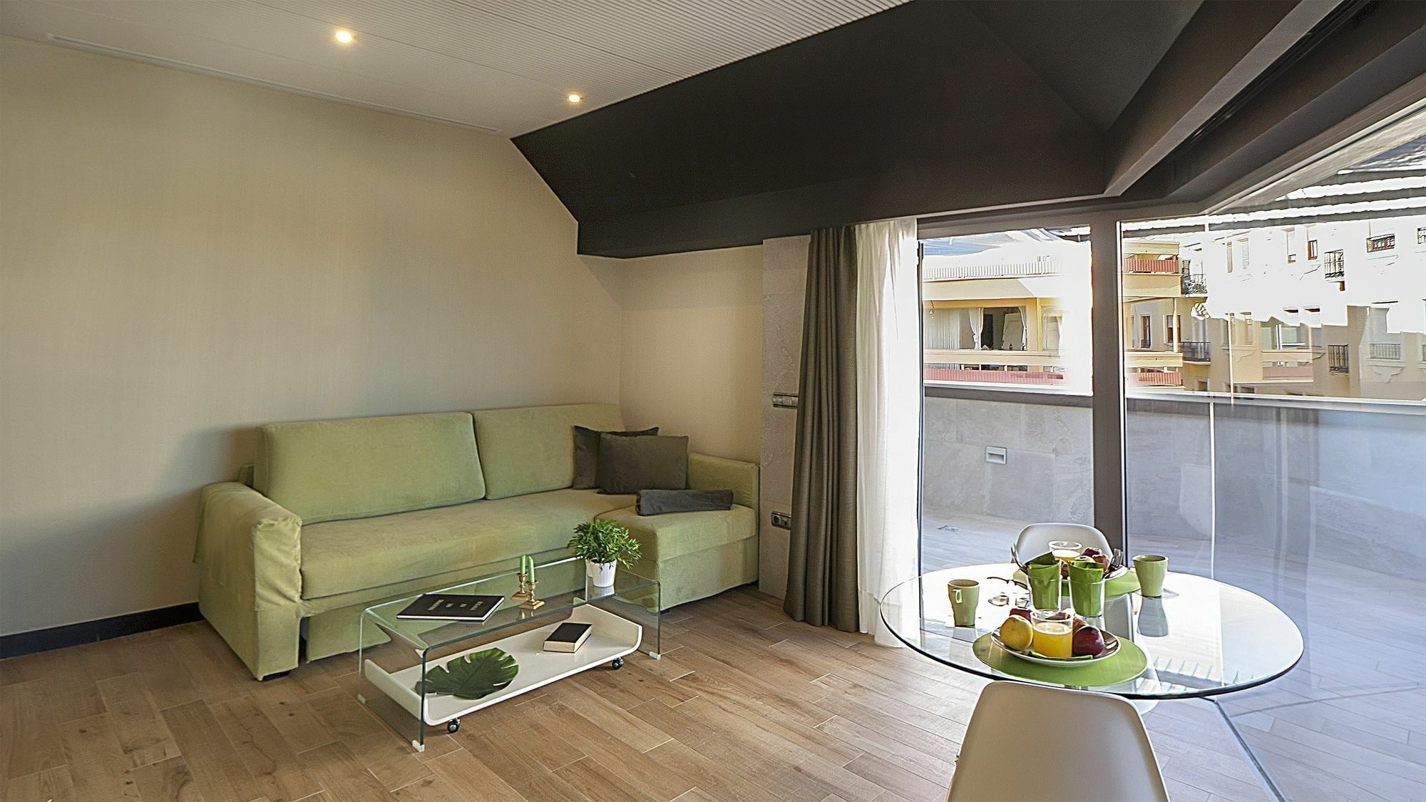 Apartamentos Suites Oficentro Deluxe Малага Экстерьер фото