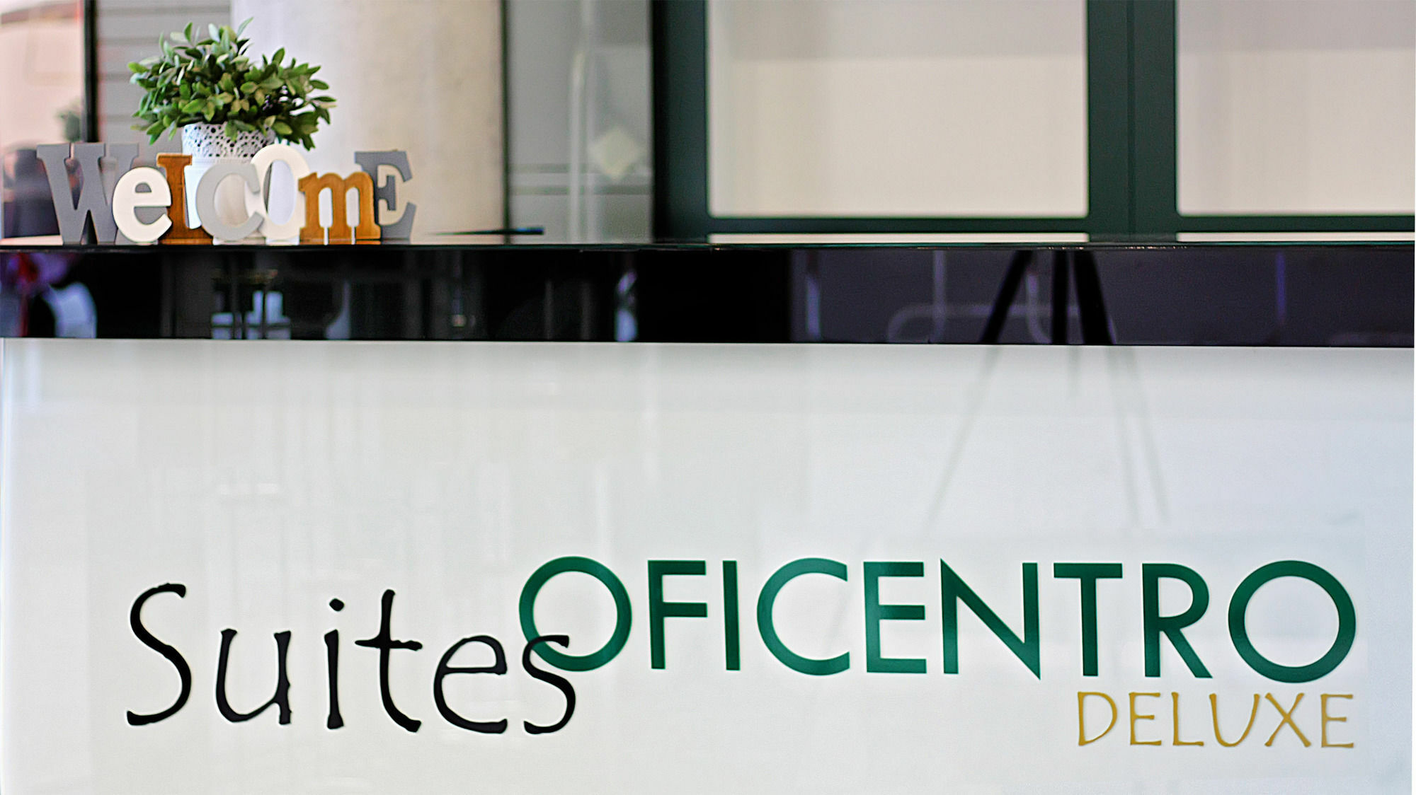 Apartamentos Suites Oficentro Deluxe Малага Экстерьер фото