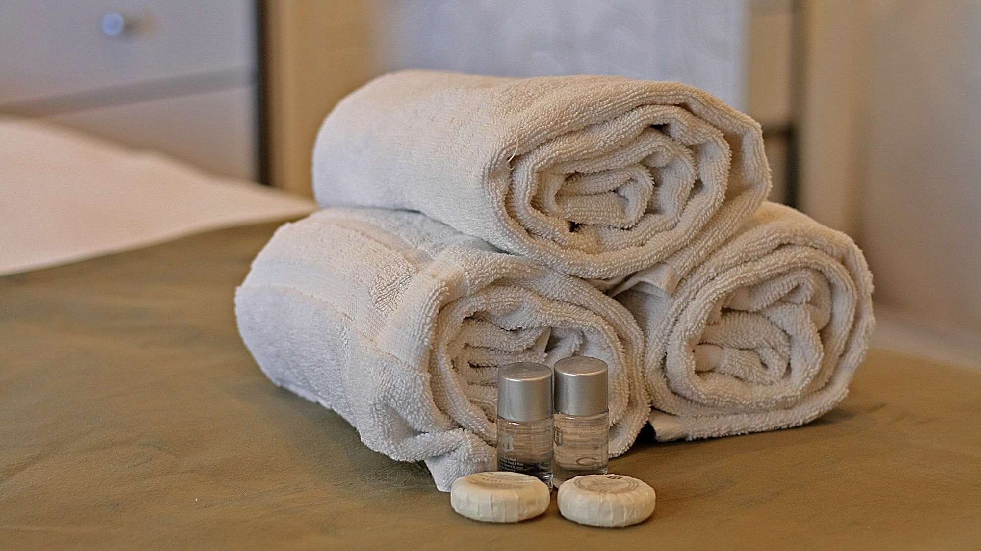 Apartamentos Suites Oficentro Deluxe Малага Экстерьер фото